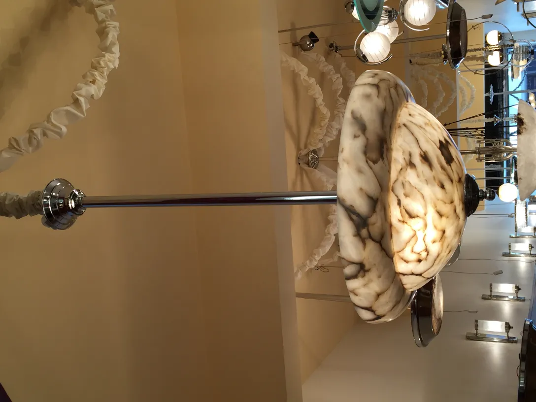 Elegante lampada a sospensione antica in marmo