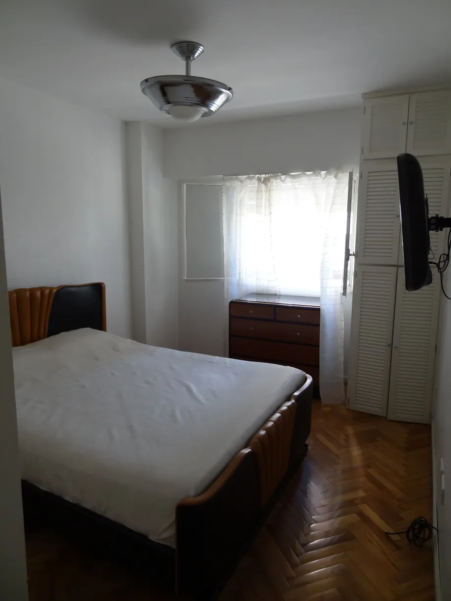 Антикварная подвесная лампа, современный стиль, элегантное освещение.