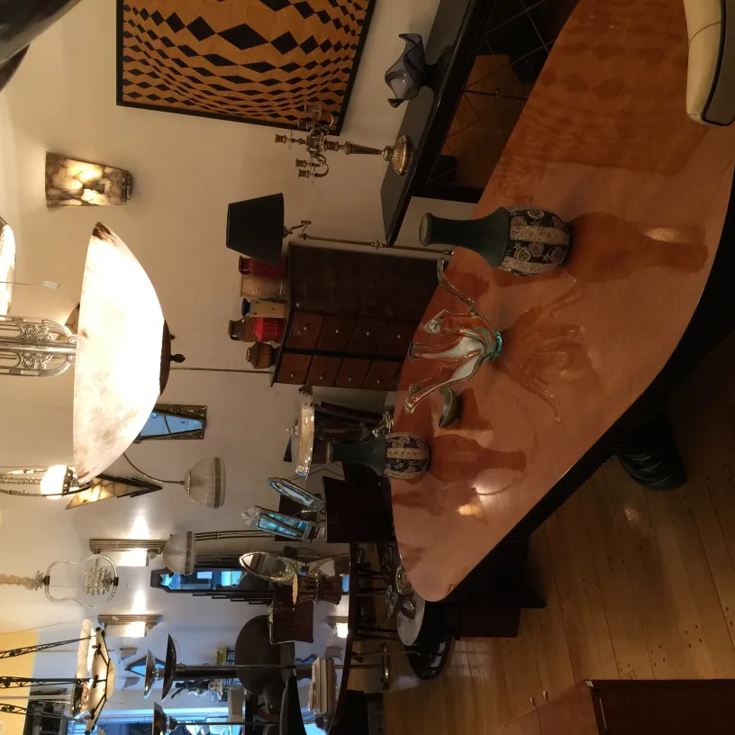 Lâmpada de teto antiga em um ambiente de decoração elegante