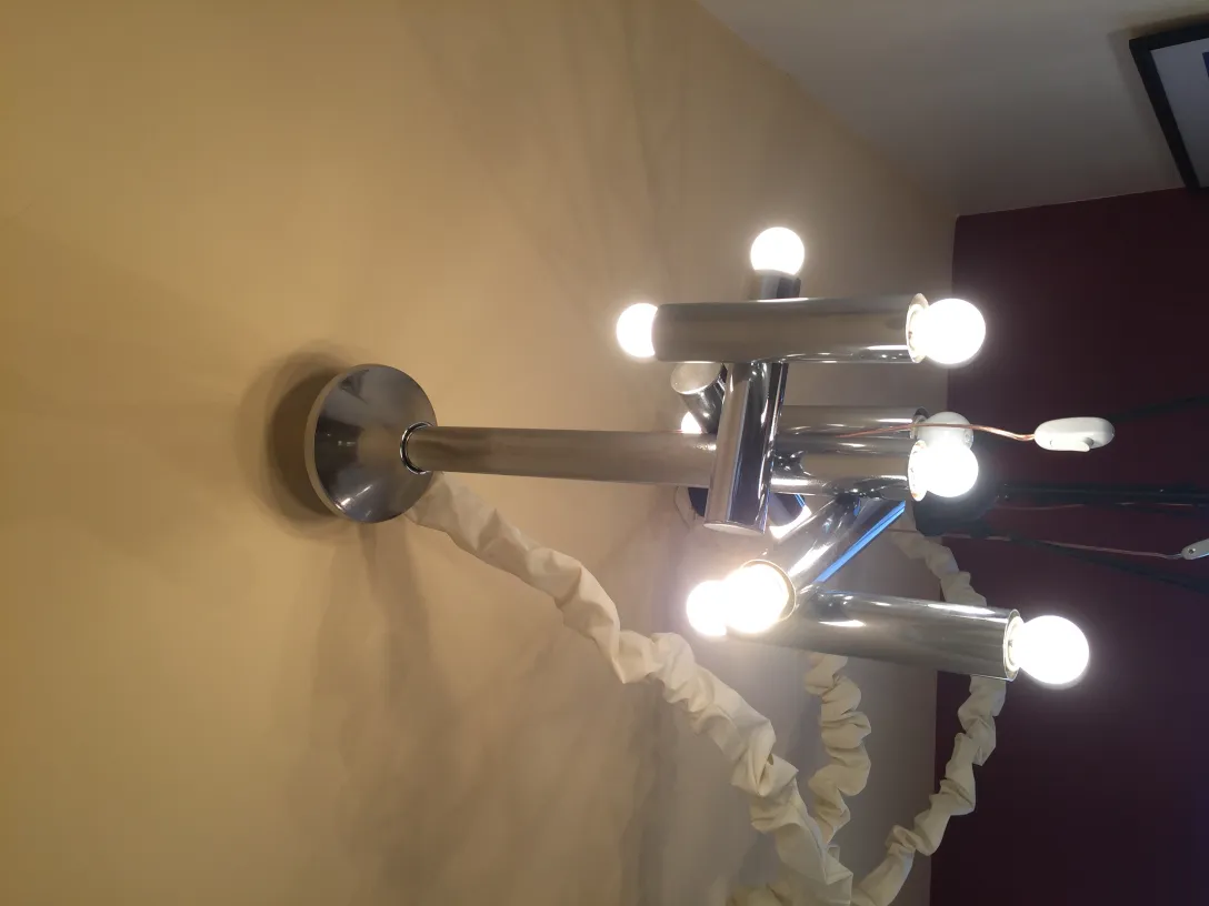 lustre antique avec bras lumineux et support brillant