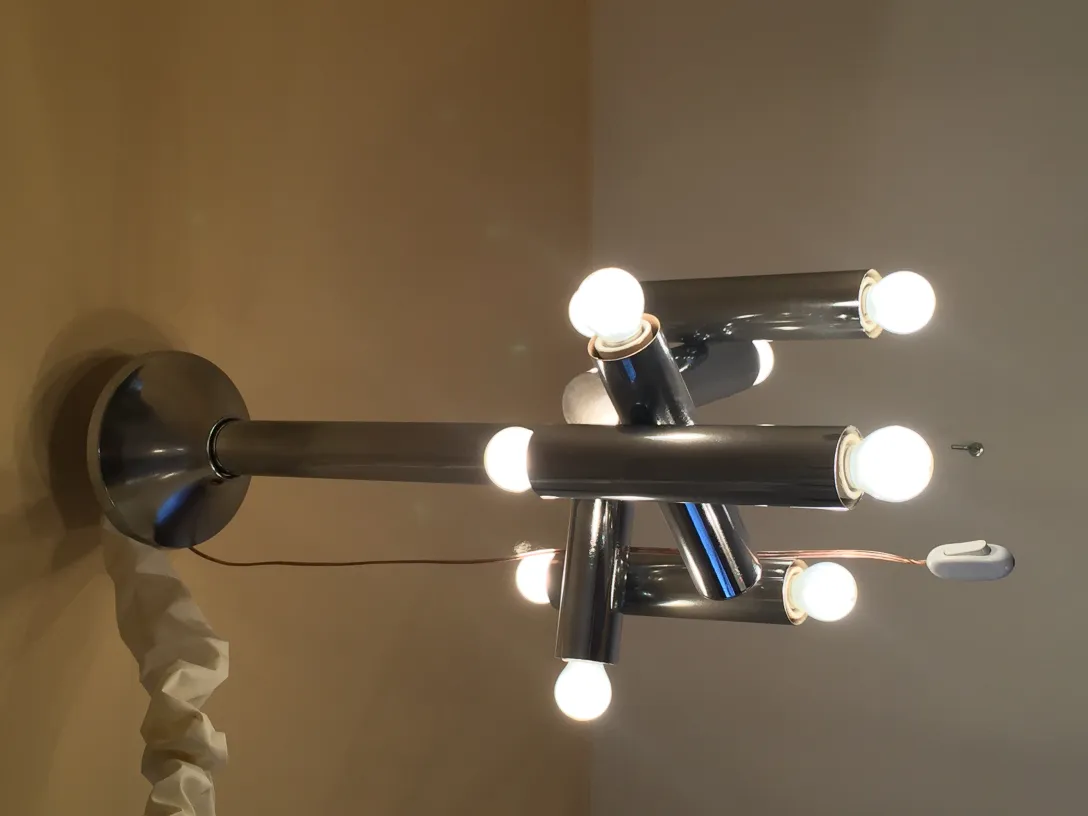 purani-latki-ki-design-yatharth-sath-safed-bulb