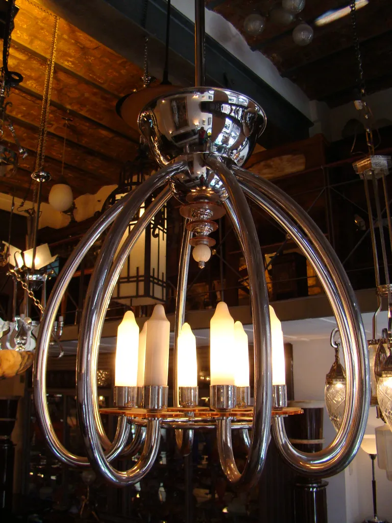 Lámpara de techo antigua con diseño elegante y seis luces