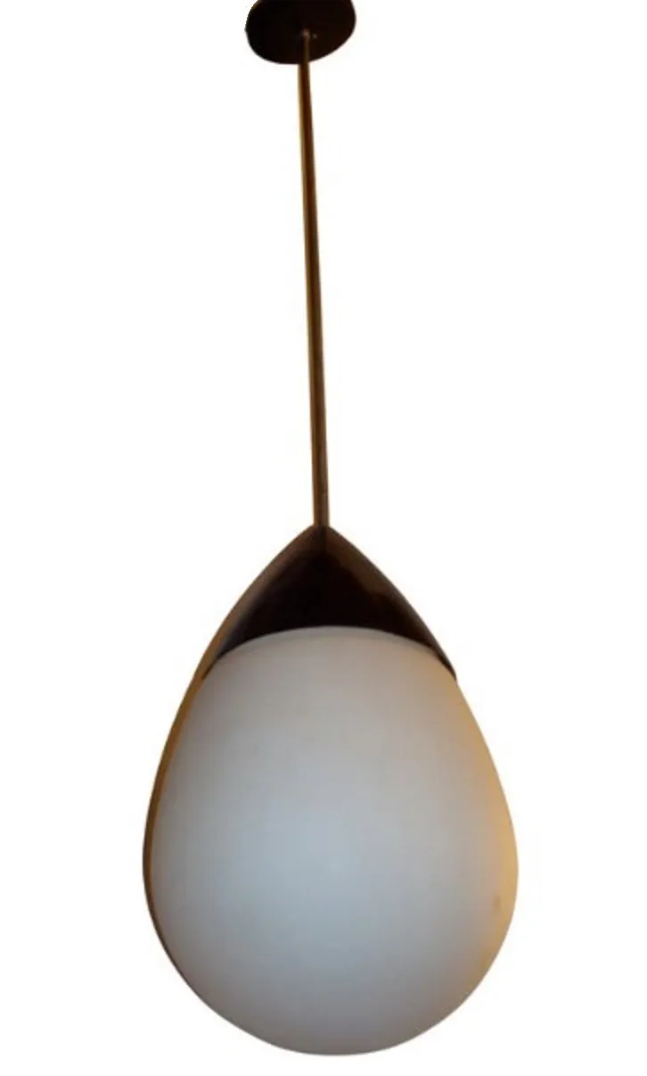 antiga lâmpada de teto com forma de gota, ambiente elegante