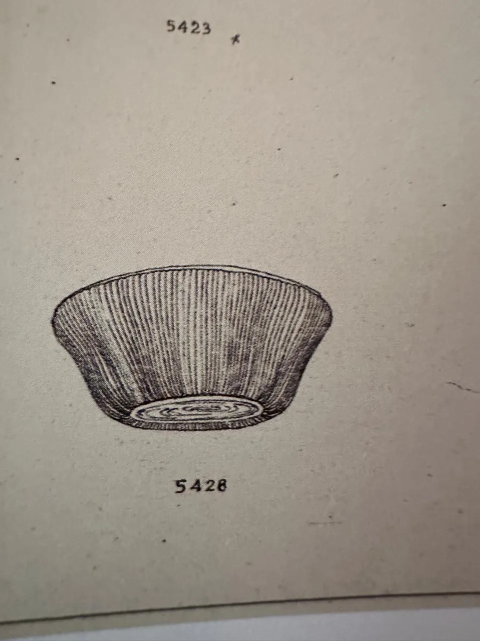 Lustre ancien avec un design arrondi