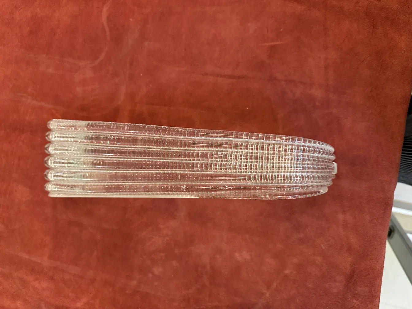 Antike Hängelampe mit transparentem Design, perfekt zur Dekoration.