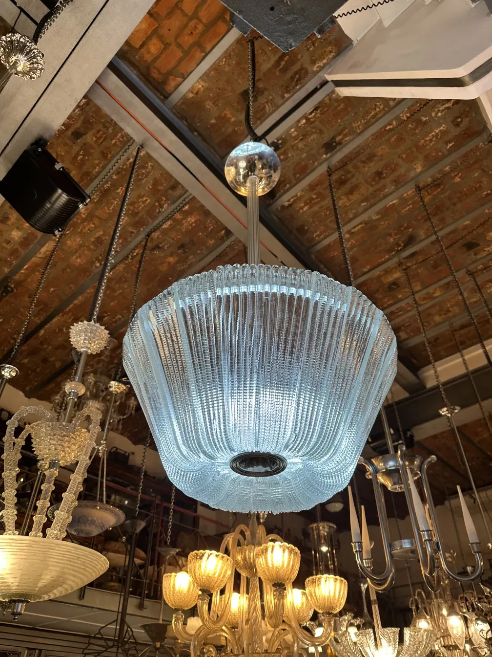 Lámpara de techo antigua de Paolo Venini, cristal claro, en un ambiente vintage.
