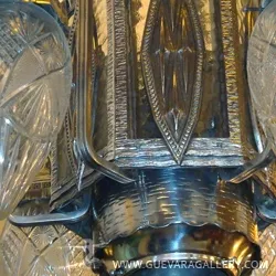 古代のハンギングランプにクリスタルのディテールがあり、装飾に最適です。環境の明るい要素。