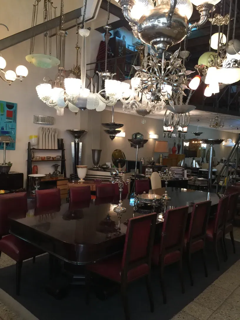 Lámpara de techo antigua st louis con diseño elegante, iluminando un ambiente acogedor.