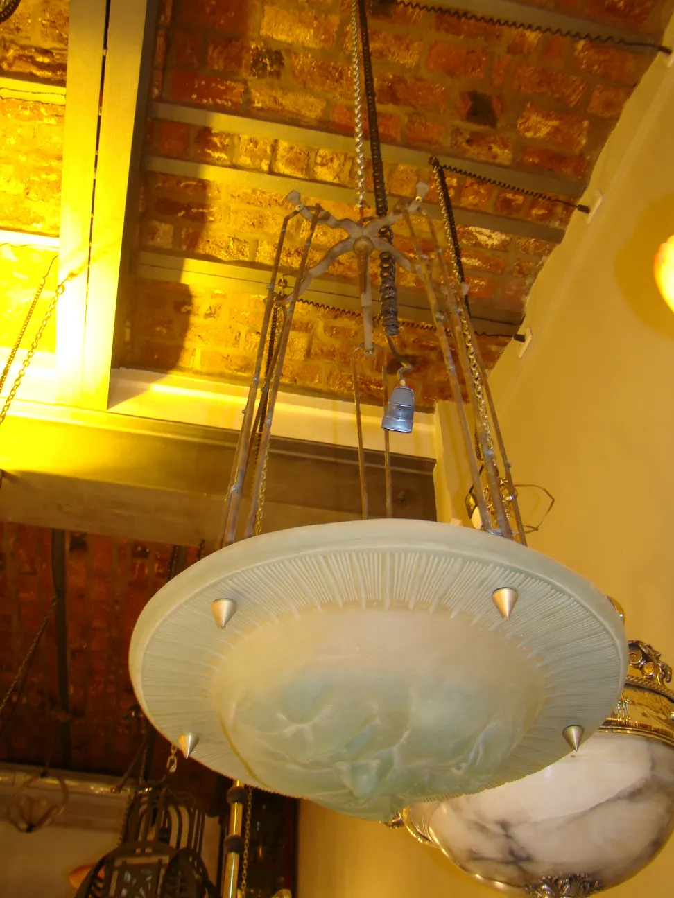 antikvarnaya podvyesnaya lampa v unikal'nom stile St Louis s dekorativnymi detal'yami