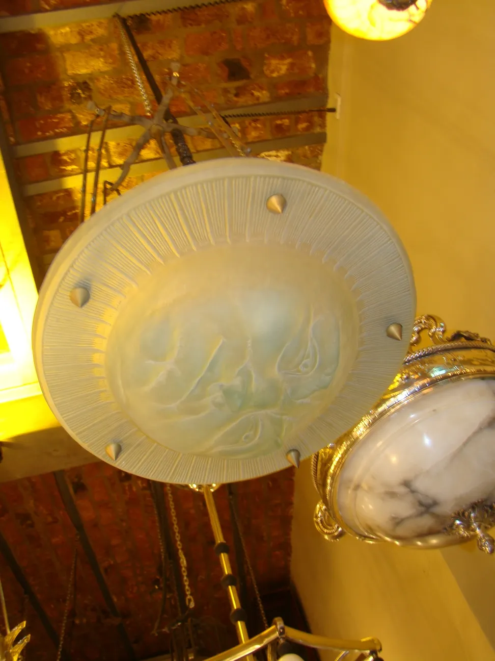 lampu gantung kuno ST Louis dengan desain elegan, suasana hangat