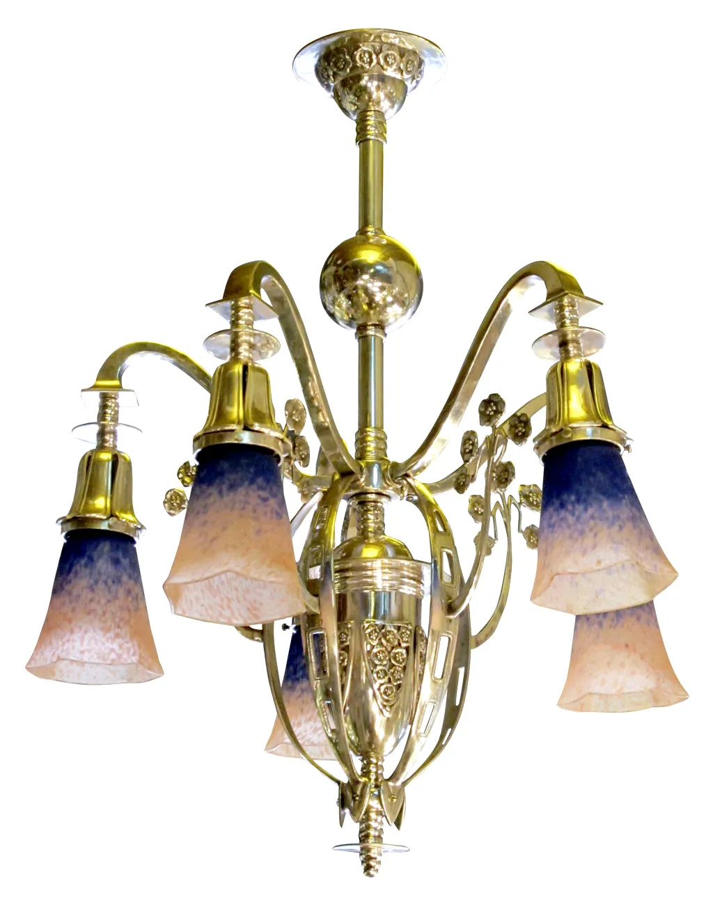 Lampada a sospensione antica con bracci dorati e paralumi blu-arancioni, illuminando un ambiente elegante.