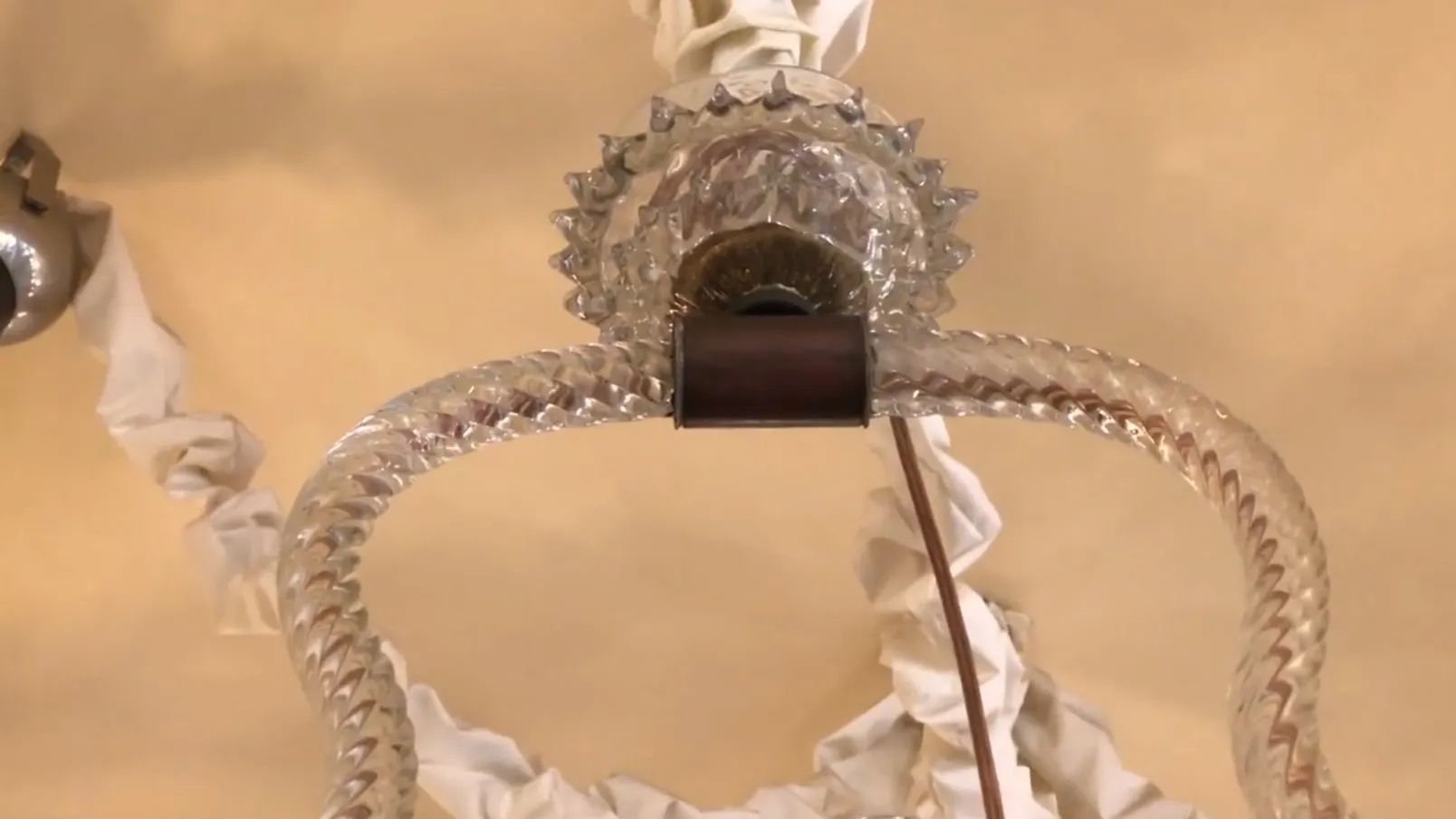 Lámpara de techo antigua Mazzega Murano con diseño único, elegancia en el hogar.