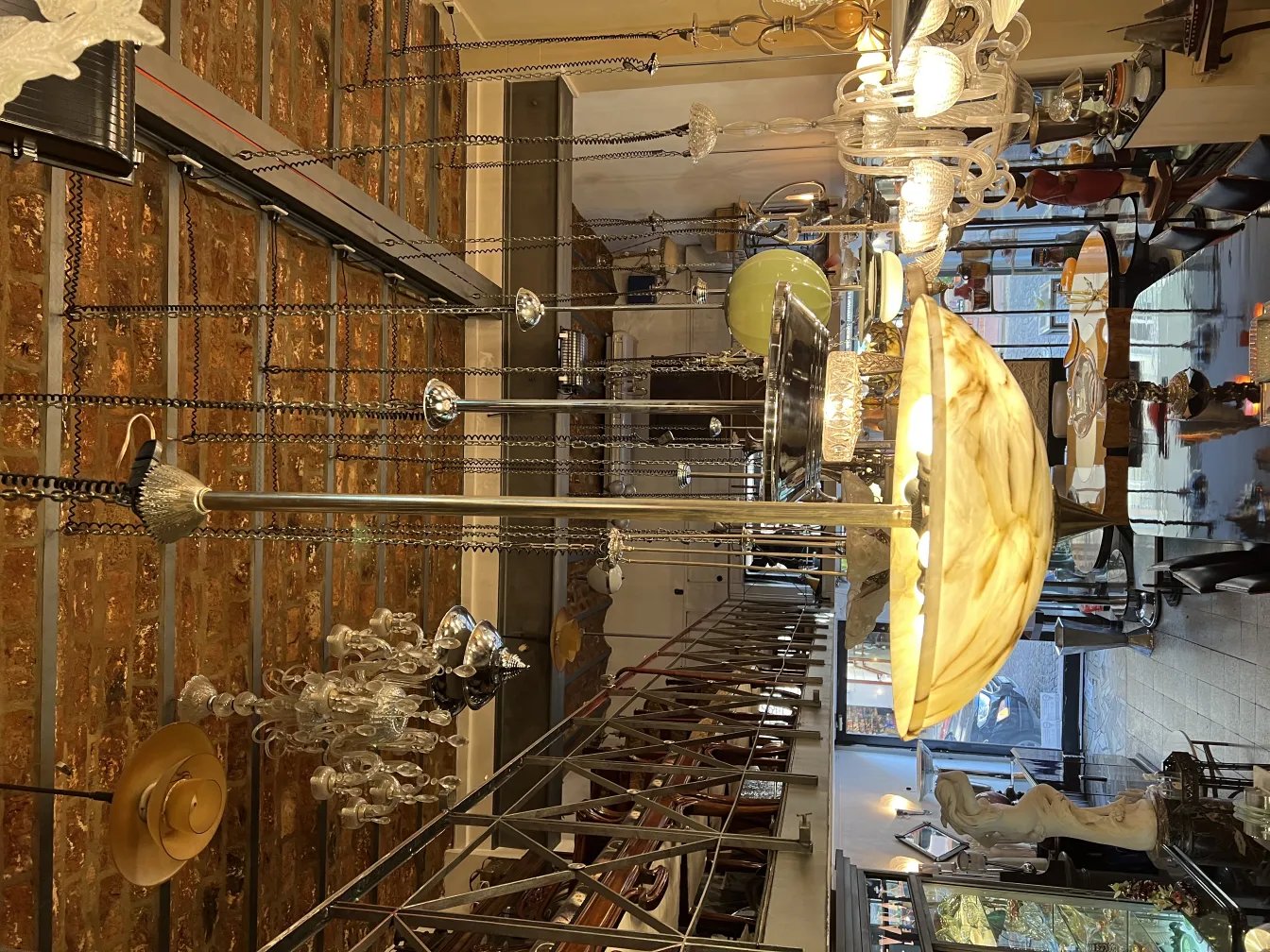 고대 교수형 램프, 우아한 디자인과 체인