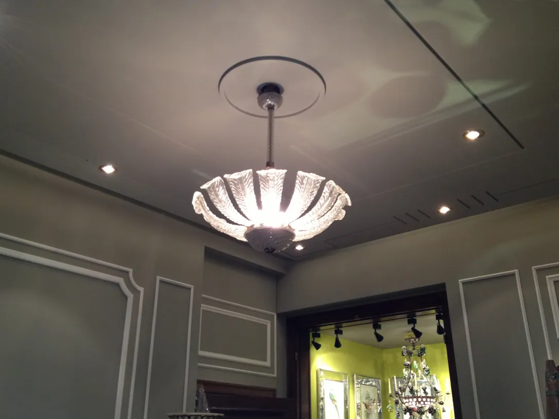 Lámpara de techo antigua de cristal con diseño elegante