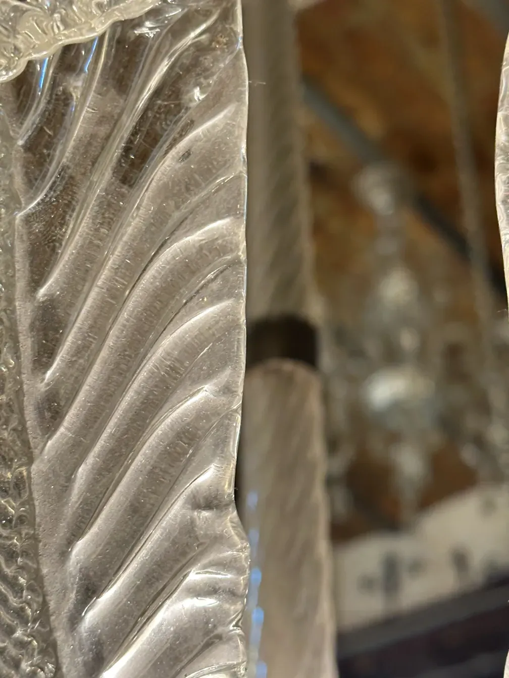 detalhes de uma lâmpada de teto antiga com design único e elegante, paolo venini, em ambiente aconchegante