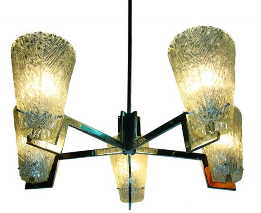 Antike Hängelampe mit einzigartigem Design und diffus Licht.