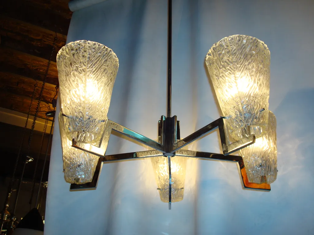 lustre antique avec deux lumières brillantes en verre