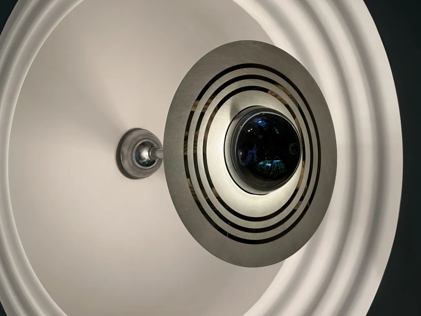 प्राचीन लटकता हुआ दीपक, आधुनिक डिजाइन, गर्म वातावरण