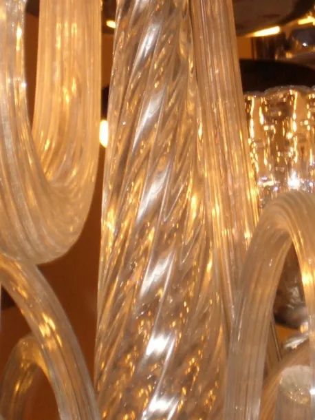 Lustre ancien Barovier Toso avec lumières chaudes et détails complexes