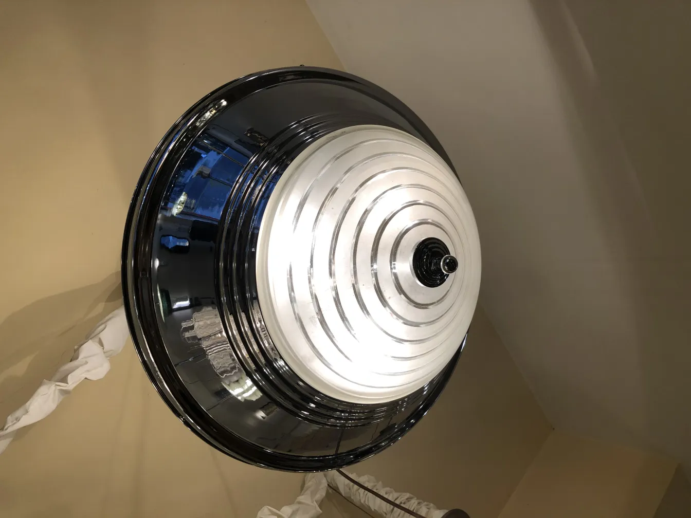 Antike Hängelampe in Chrom mit glänzenden Details