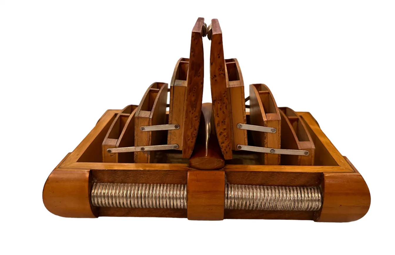 Boîte ancienne en bois avec plusieurs compartiments