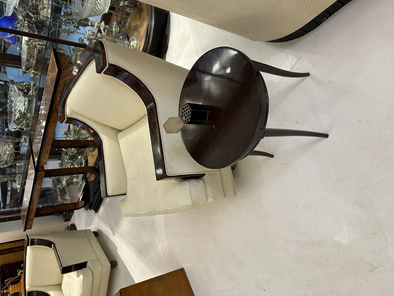 带有形状和细节的古董装饰箱