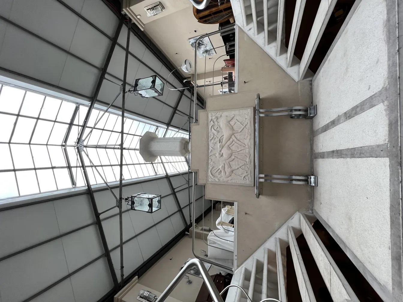 पुरानी| छत लालटेन एक आधुनिक वातावरण में लटकी हुई