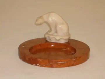 Cendrier sur pied ancien avec une figure d'ours décorative