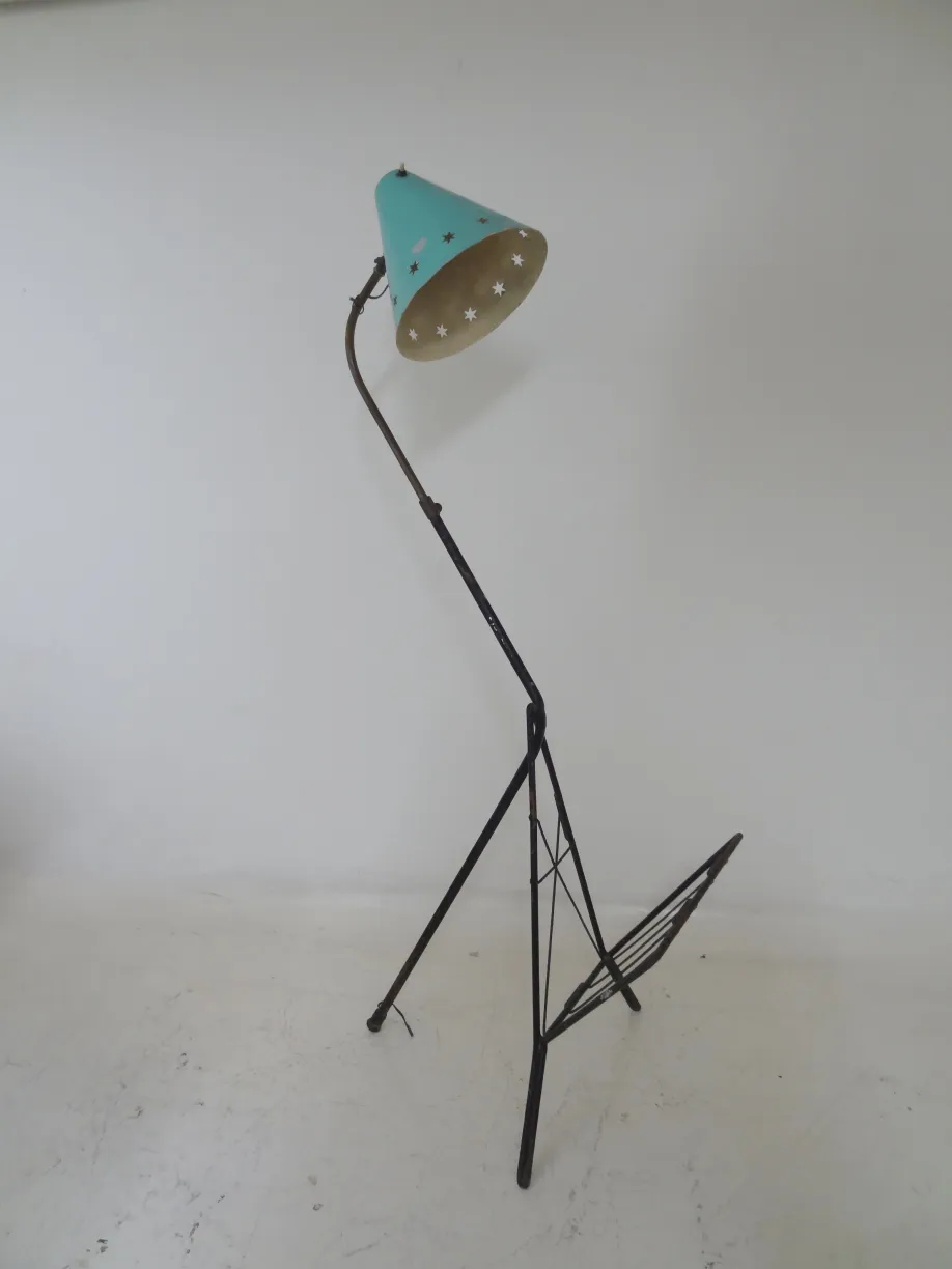 Lámpara de pie antigua con sombrero azul y estrellas