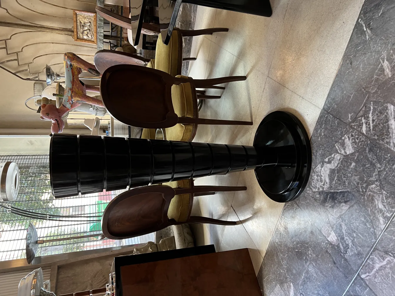 Античные торшера в уютной обстановке