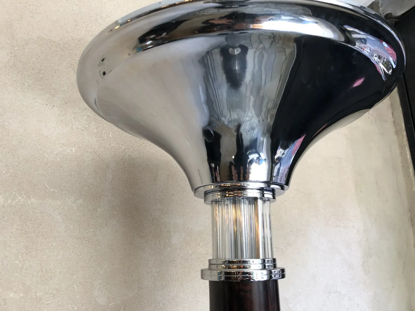 vue de dessus de 2 lampadaires antiques, design brillant et élégant sur fond clair