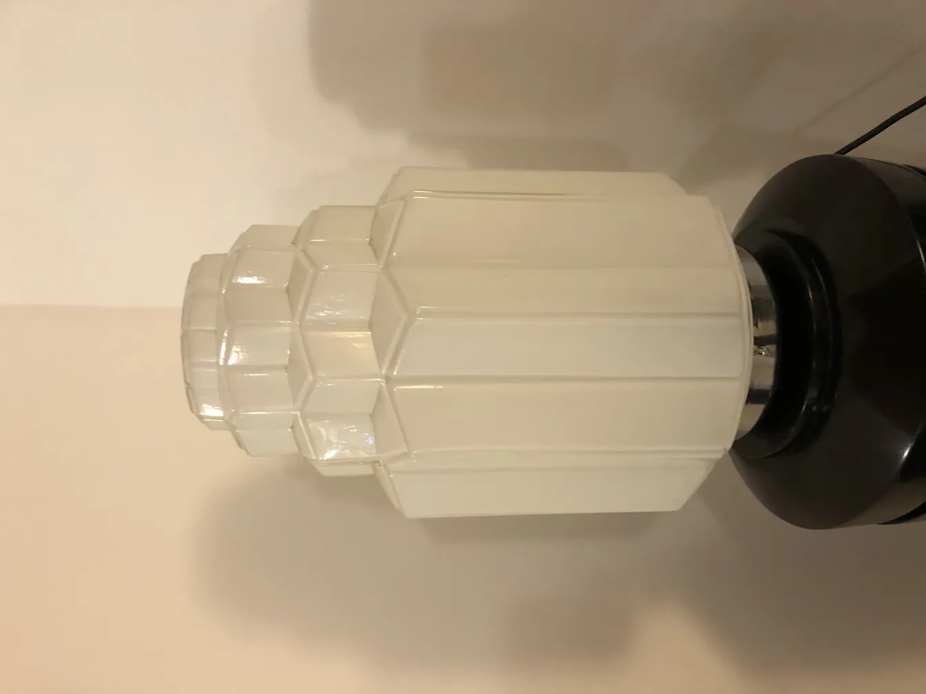 Lampade da terra antiche con base nera e forma unica