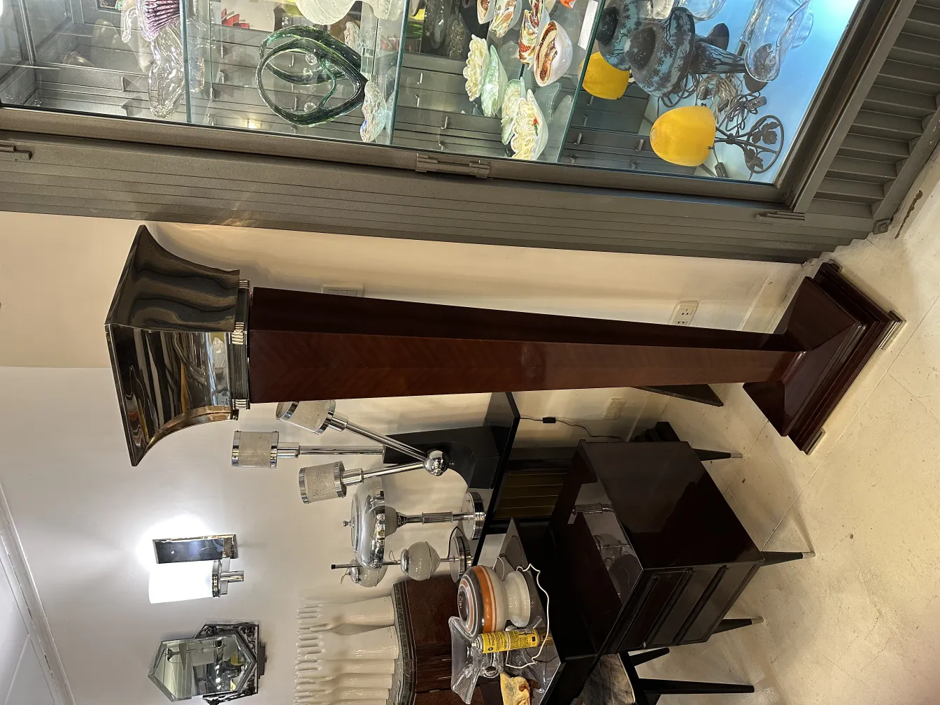 Set of 2 antique floor lamps in an elegant room