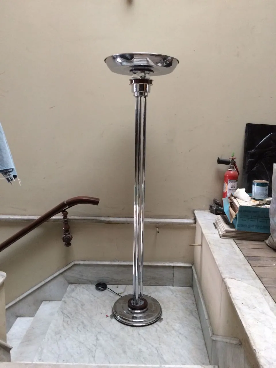 Conjunto de 2 lâmpadas de piso clássicas em um ambiente elegante