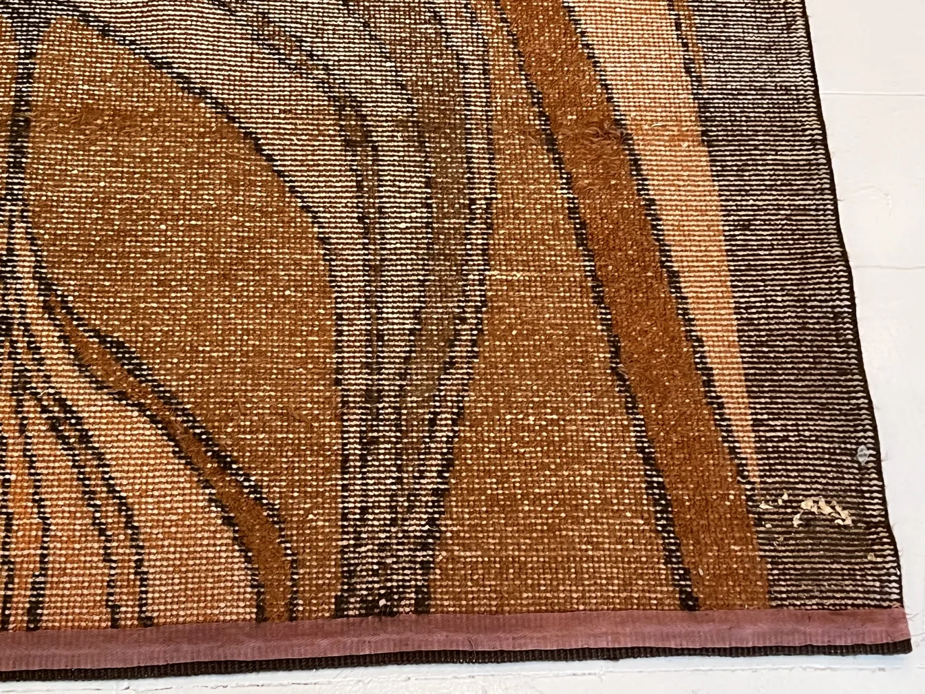 alfombra antigua de diseño colorido con patrones únicos