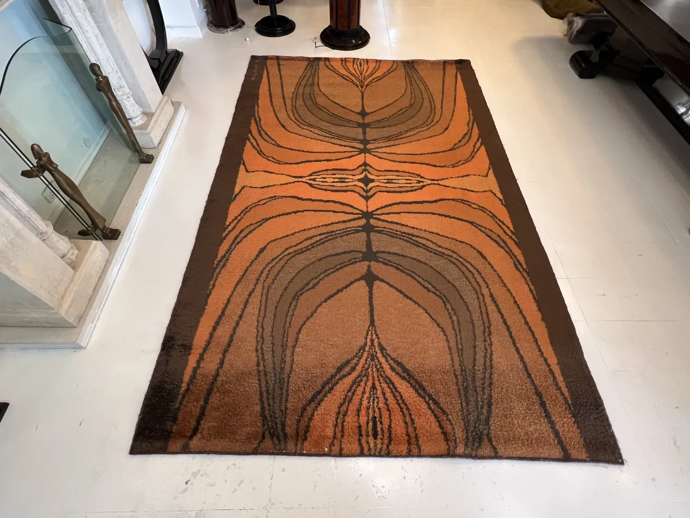 antiker Teppich in Orange und Braun