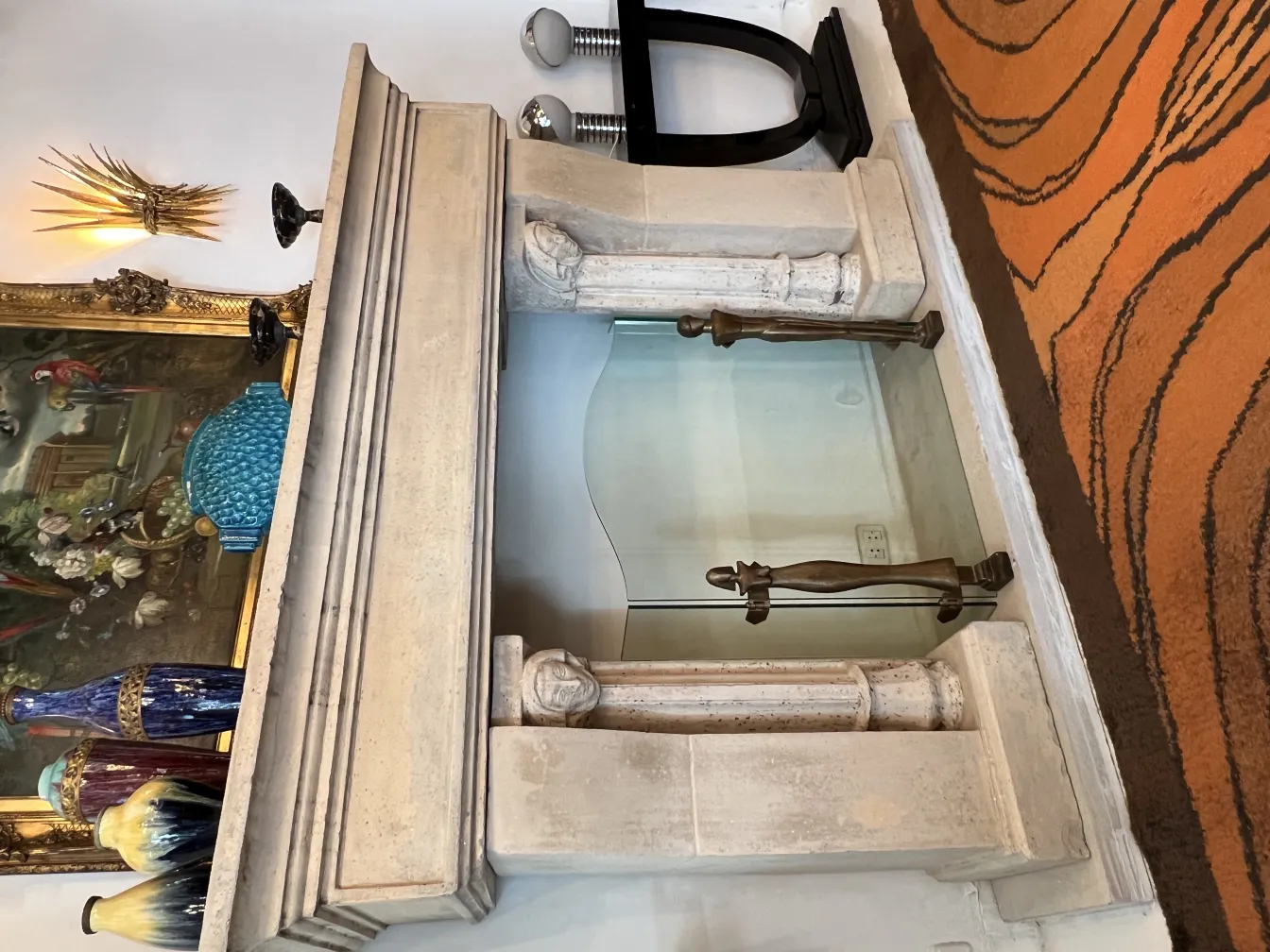 tappeto antico con design marrone e arancione