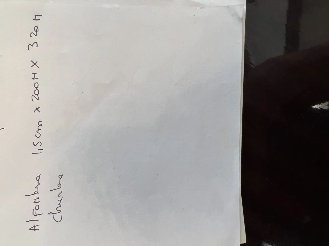 古いカーペットチュンバのサイズは1.5x2mで、ニュートラルな環境にあります。