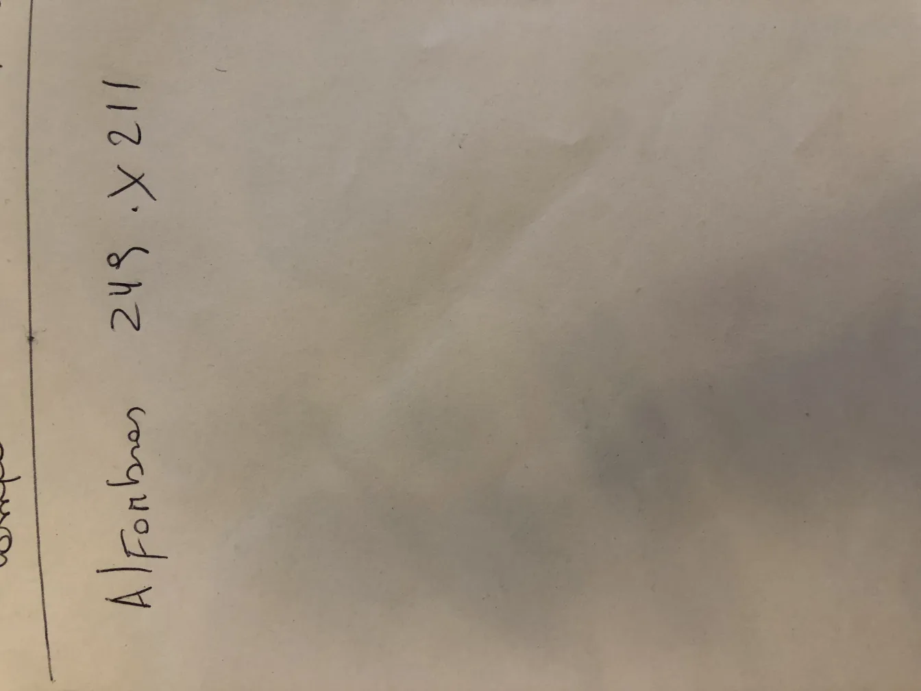 سجادة قديمة مع ملمس ناعم ولون باهت