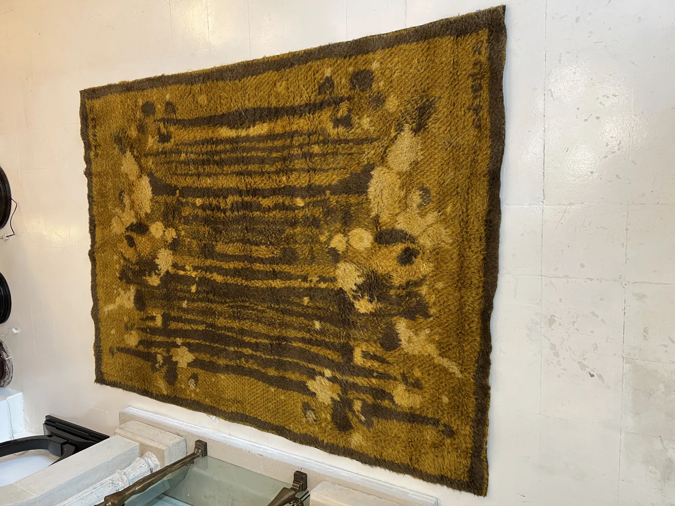 tappeto antico decorativo con motivo marrone