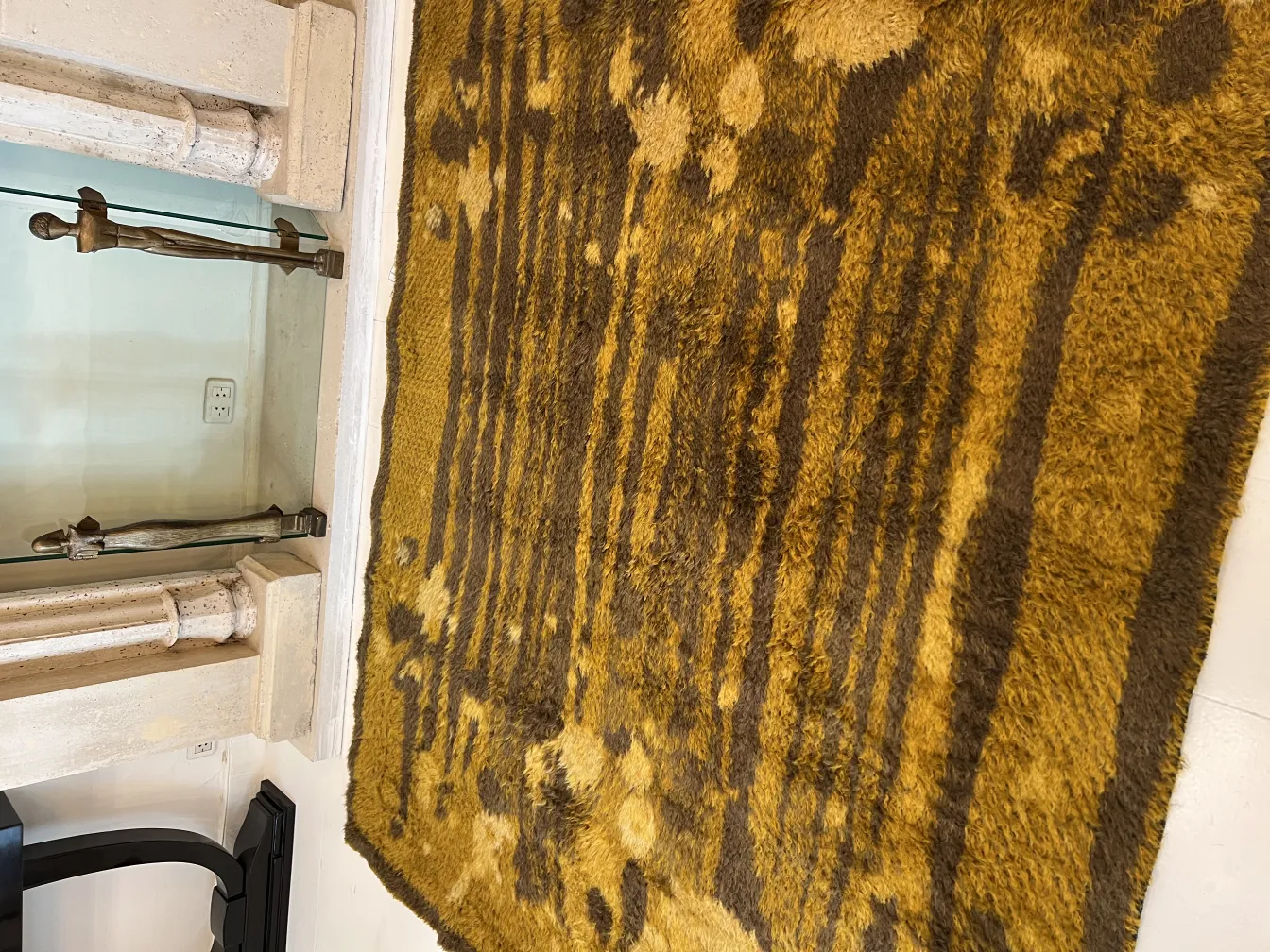 tapete antigo com design natural em tons de marrom e amarelo