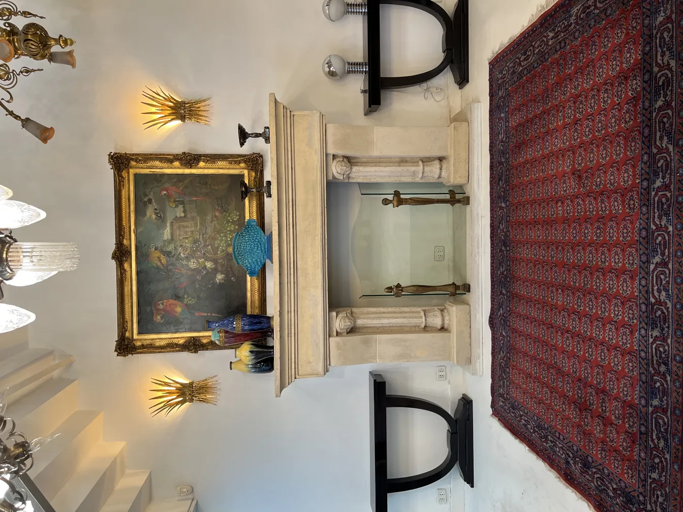 tapis ancien décoratif dans une salle élégante