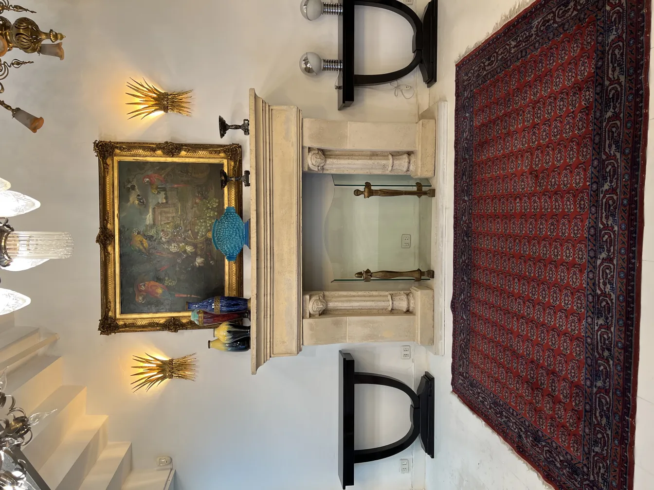 alter Teppich mit roten und blauen Mustern