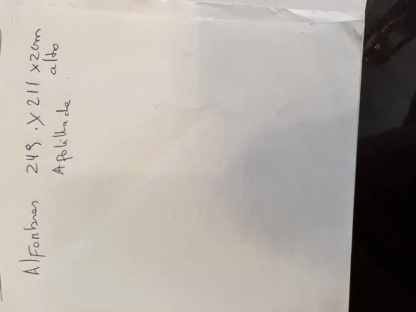 Antiker Teppich mit dekorativen Details im Haus