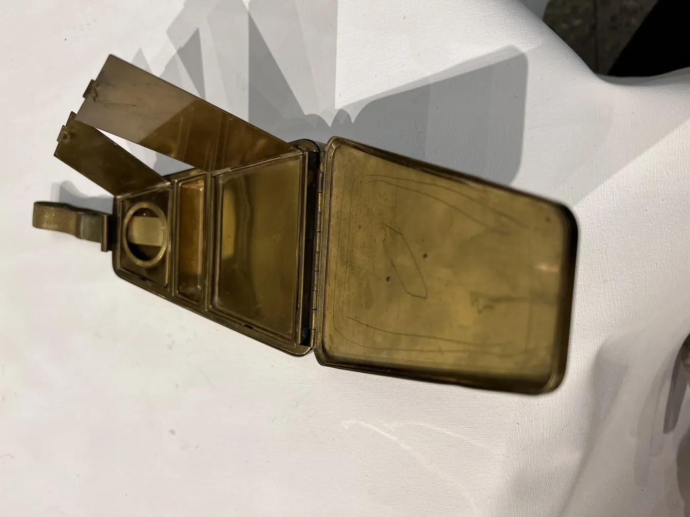 Antike Taschendesign Art Deco mit mehreren Fächern