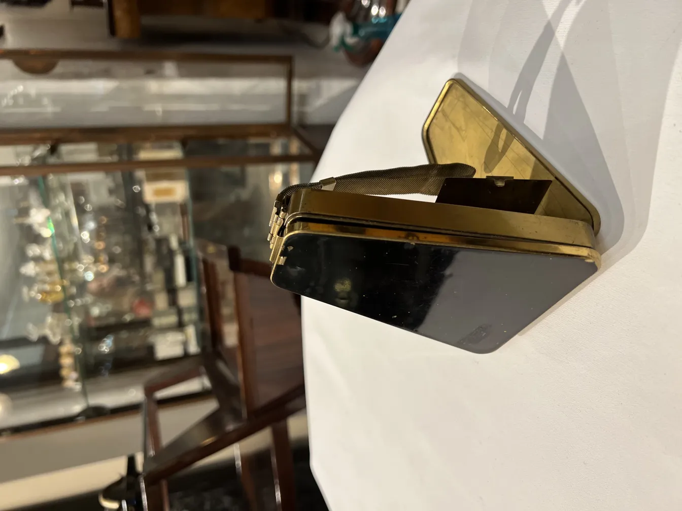 bolsa antiga art deco com fecho dourado e alça