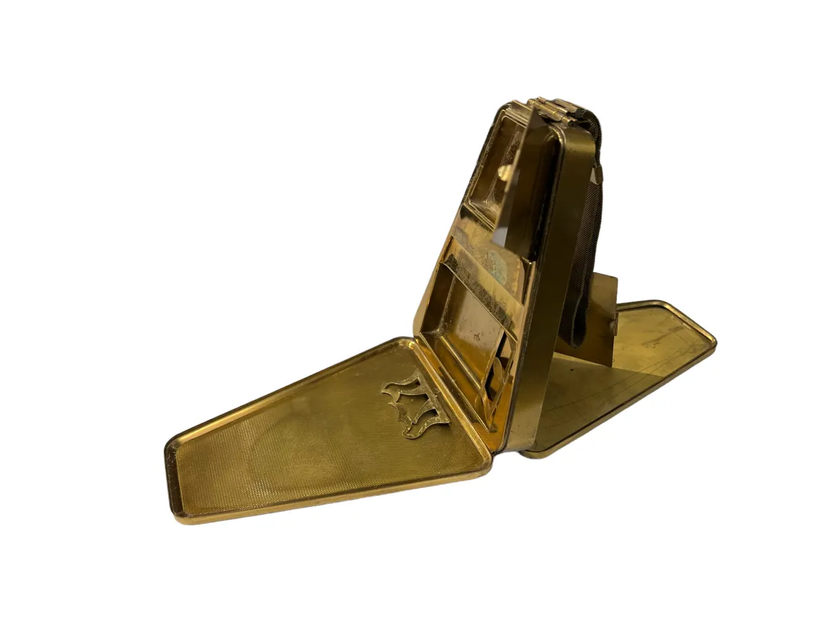 Antike Tasche im Art Deco-Stil mit eleganten Details.