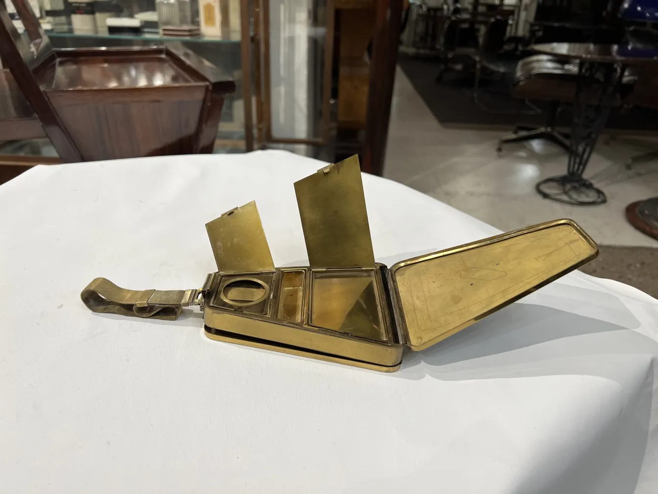 Bolsa antiga estilo Art Deco com abertura e compartimentos