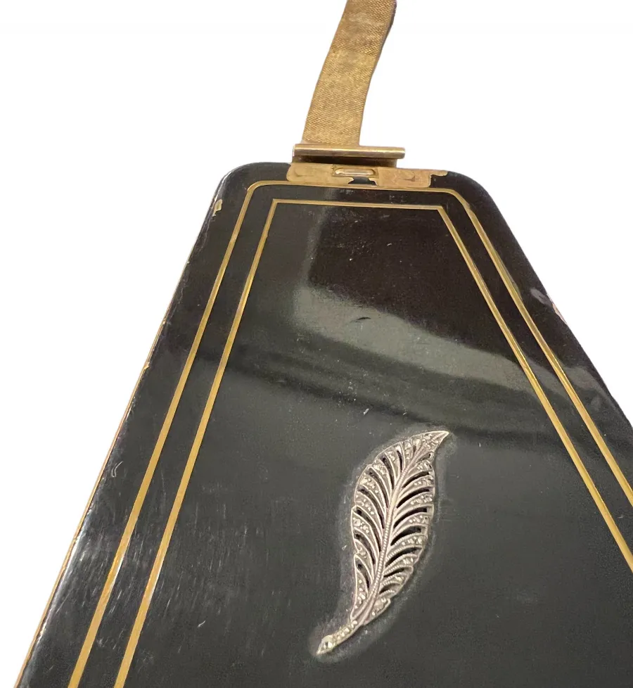 Borsa antica in stile art déco con design elegante e dettagli decorativi.