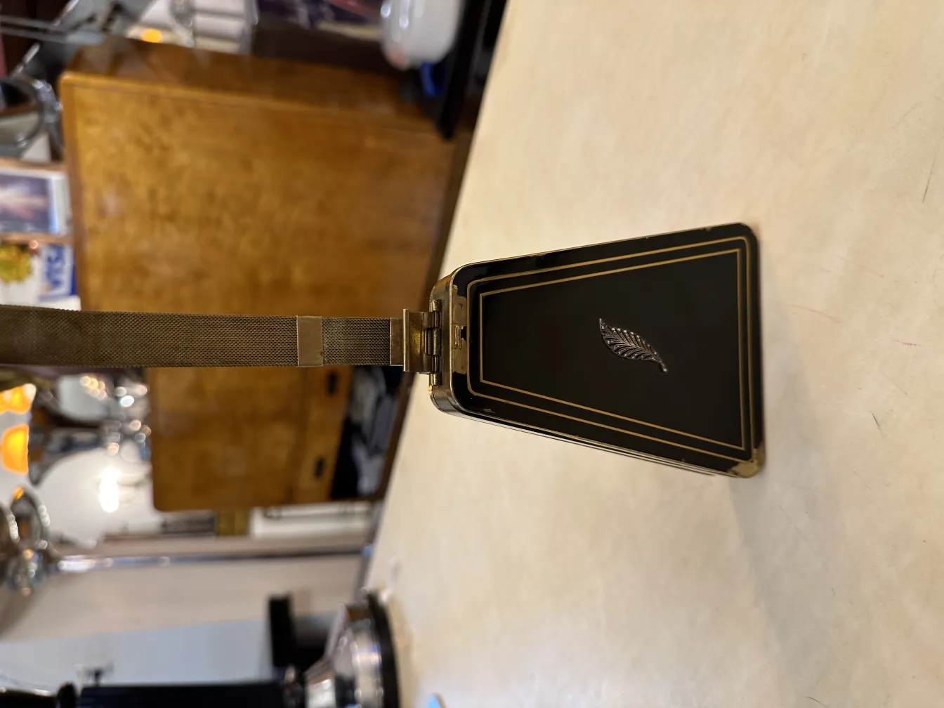 borsa antica art deco con design a foglia e tracolla